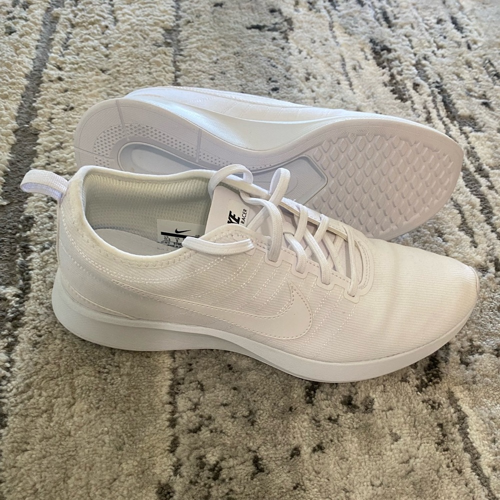 Nike Dualtone Race Shoes White Women’s Size 11.5 Brand New Sneakers 917682-102